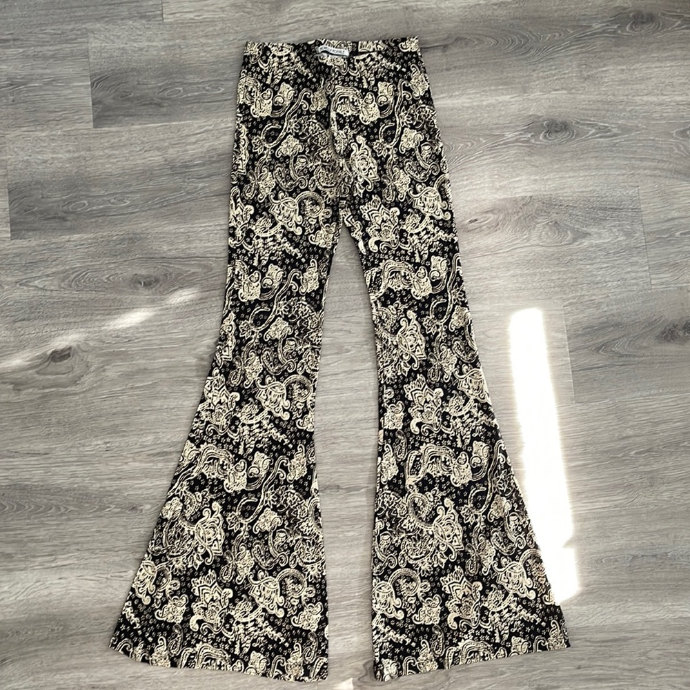 Novella Royale Janis Bells